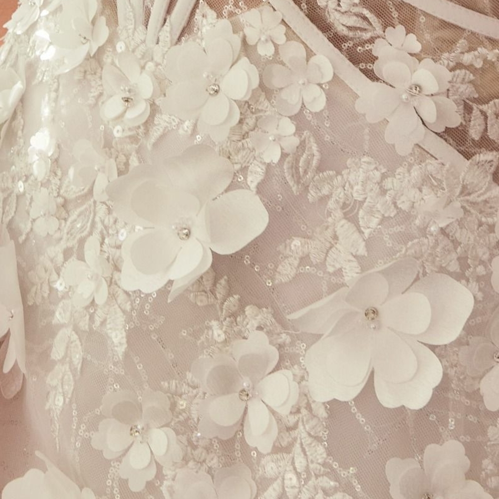 Elegant White Floral Strapless Dress - Picture 3 of 5